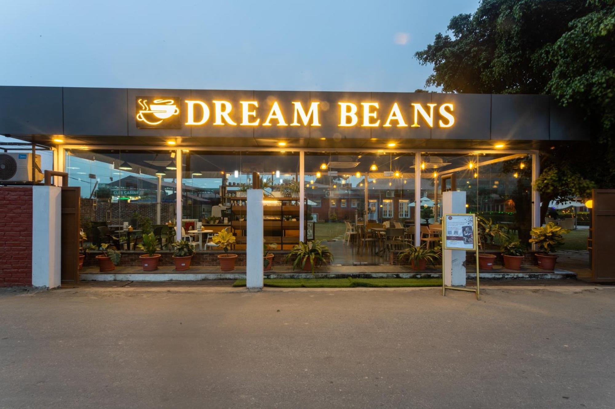 Dreamland Gold Resort & Hotel Bhairāhawā Zewnętrze zdjęcie