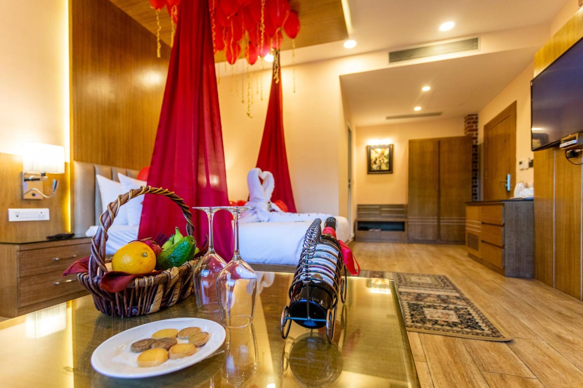 Dreamland Gold Resort & Hotel Bhairāhawā Zewnętrze zdjęcie