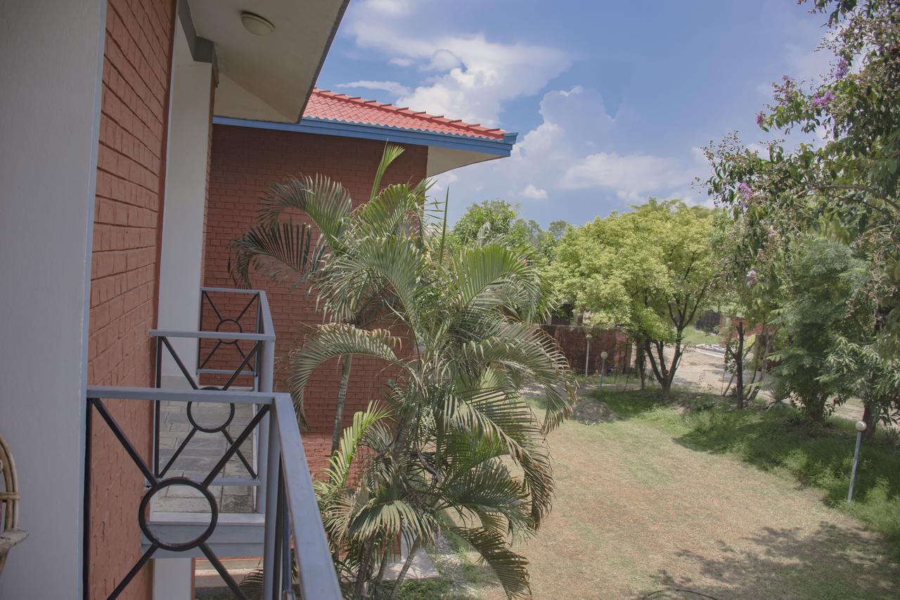 Dreamland Gold Resort & Hotel Bhairāhawā Zewnętrze zdjęcie